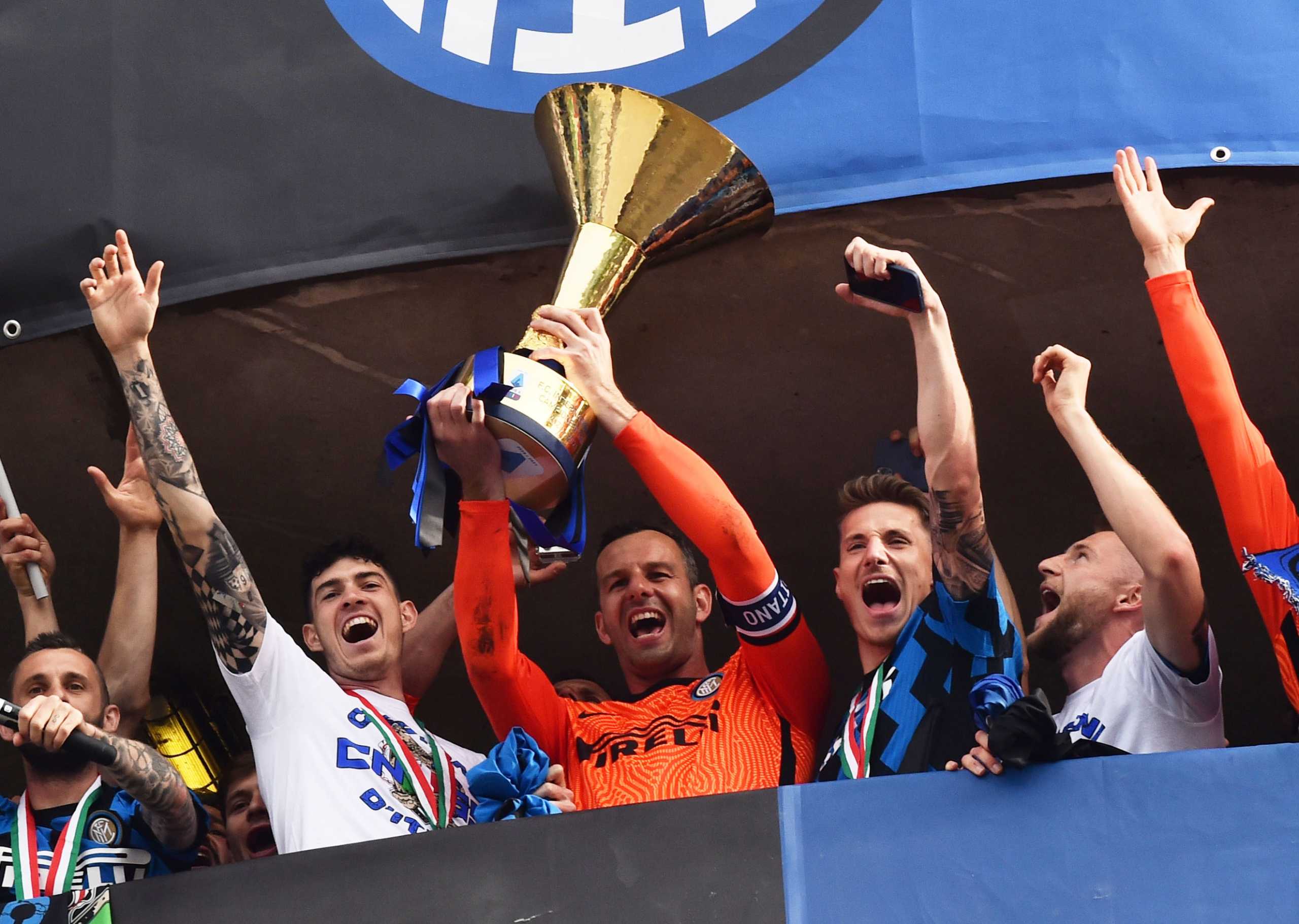 Soccer Football - Serie A - Inter Milan v Udinese - San Siro, Milan, Italy - May 23, 2021  Inter Milan players celebrate with the trophy inside the stadium after winning Serie A REUTERS