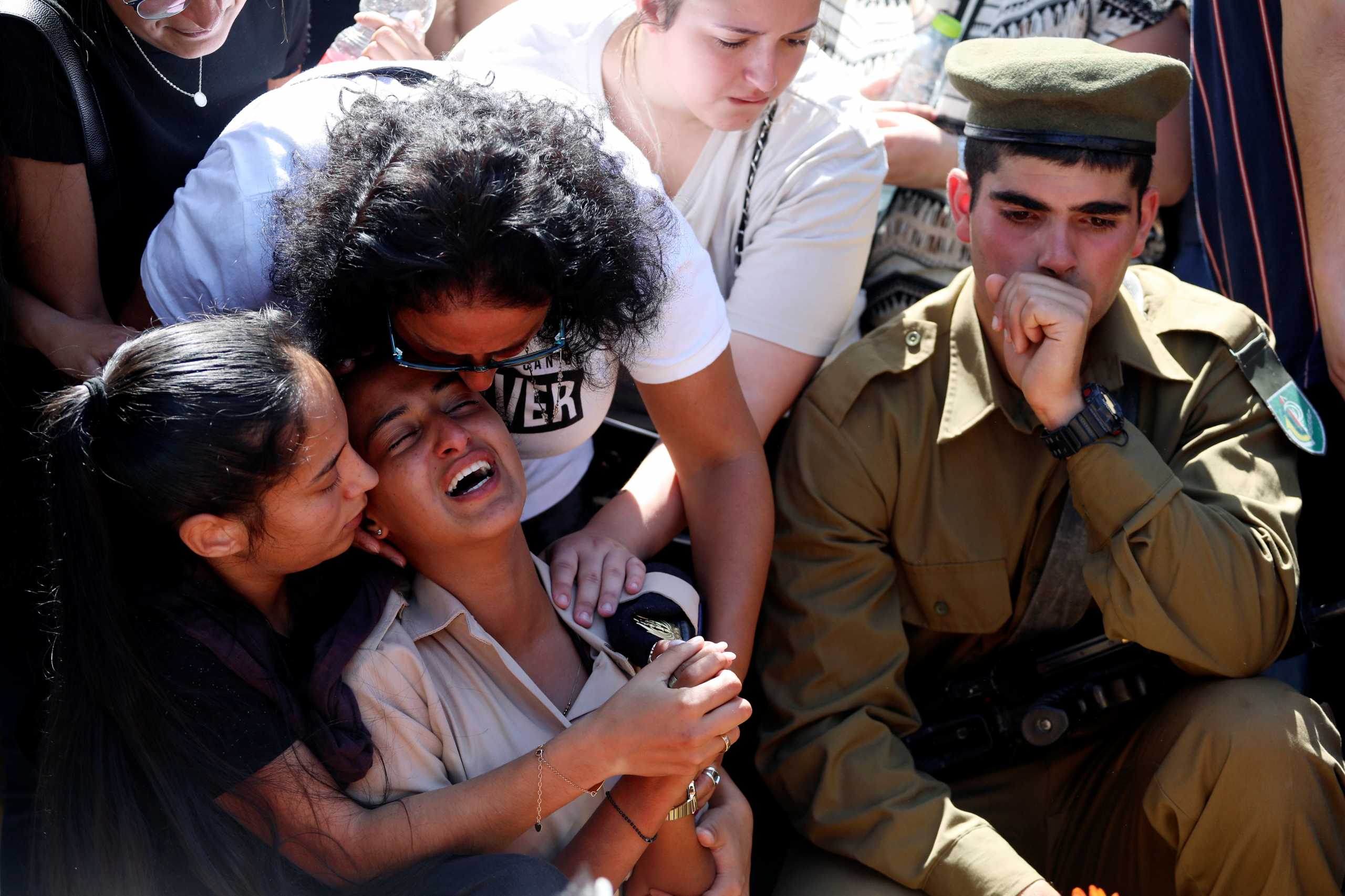 Family and friends, including Israeli soldiers, mourn during the funeral of Israeli soldier Omer Tabib, who was killed during cross-border fighting with Gaza, in Eliakim, Israel May 13, 2021. REUTERS