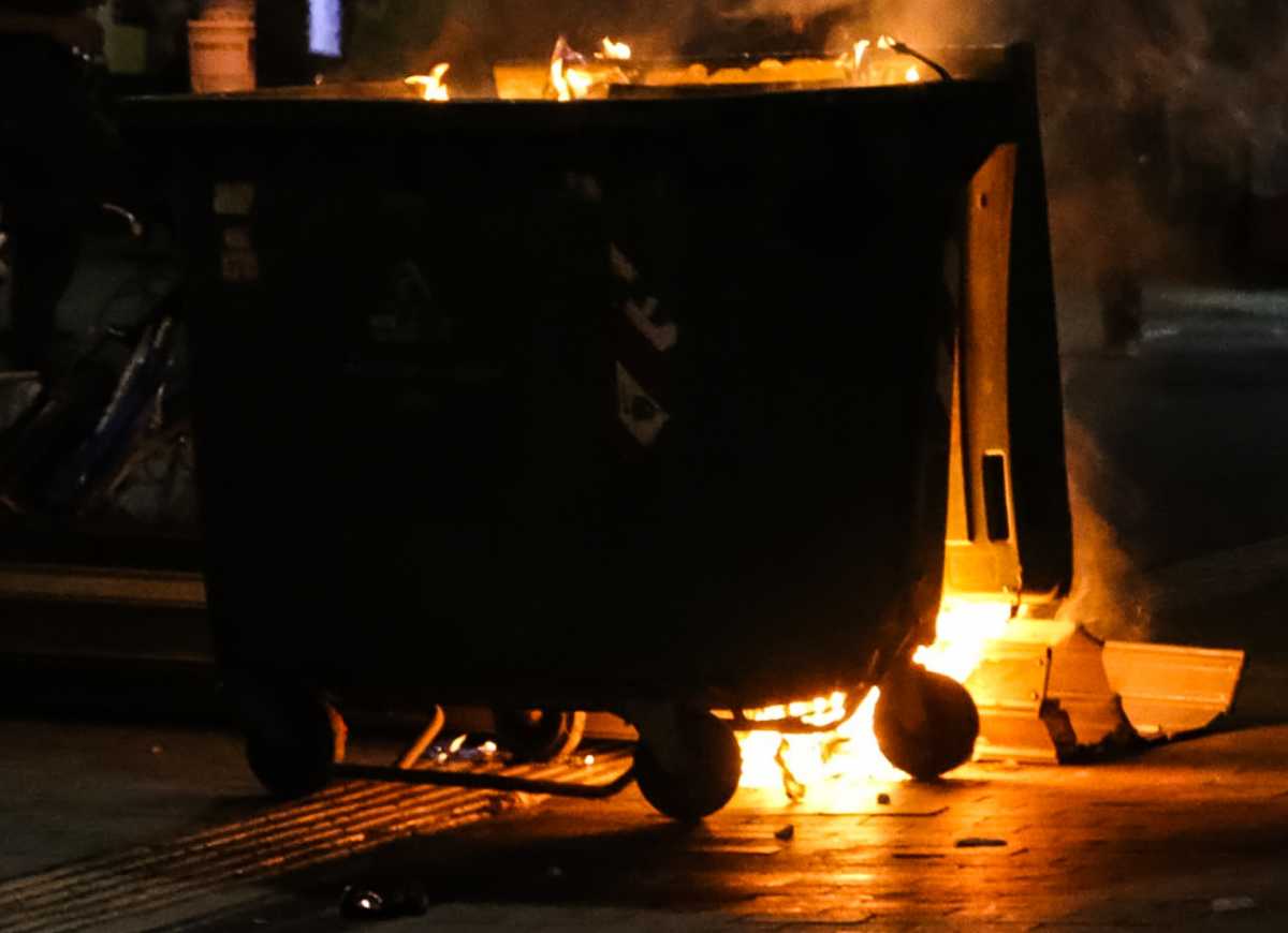 Θεσσαλονίκη: Φωτιές σε κάδους απορριμμάτων