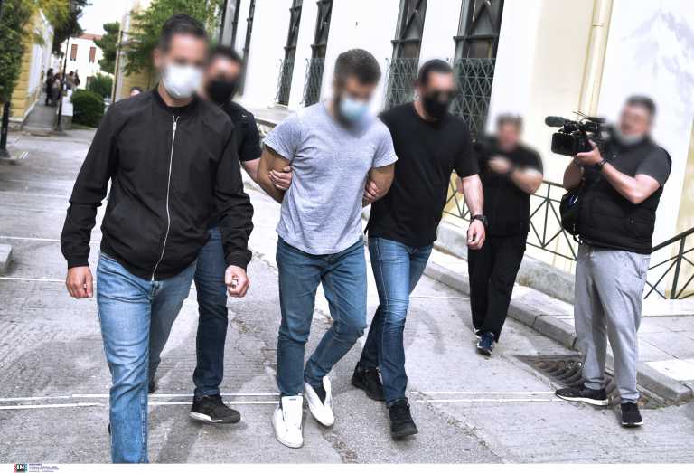 Έγκλημα στα Καλύβια: Έκανε την μητέρα του  «μάρτυρα» του εγκλήματος ο δράστης - Νέες αποκαλύψεις φέρνει στο φως το newsit.gr