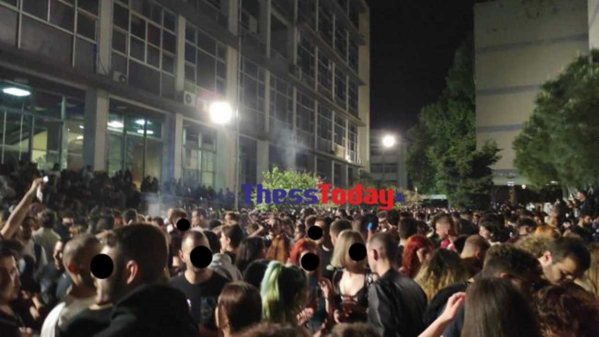 Θεσσαλονίκη: «Φεστιβάλ κορoνοϊού» στο ΑΠΘ – Εκατοντάδες άτομα και DJ (video)