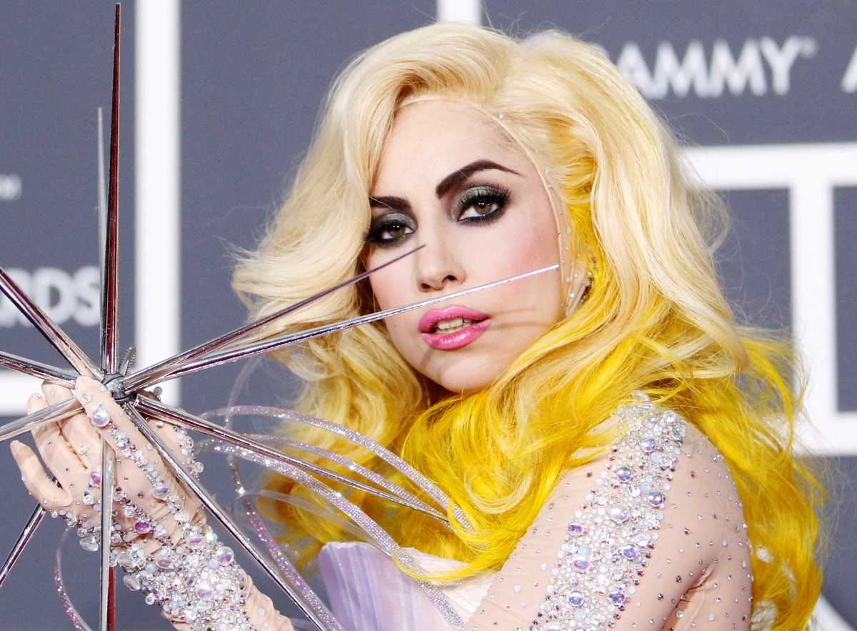 H Lady Gaga παρέλαβε το Κλειδί της Πόλης του Δυτικού Χόλιγουντ (vids)