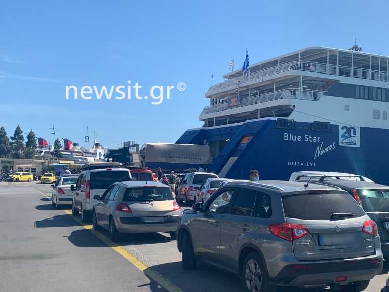 Αλαλούμ στο λιμάνι του Πειραιά: Πολλοί ταξιδιώτες «ξέχασαν» το τεστ κορονοϊού – Έλεγχοι και τρελό μποτιλιάρισμα