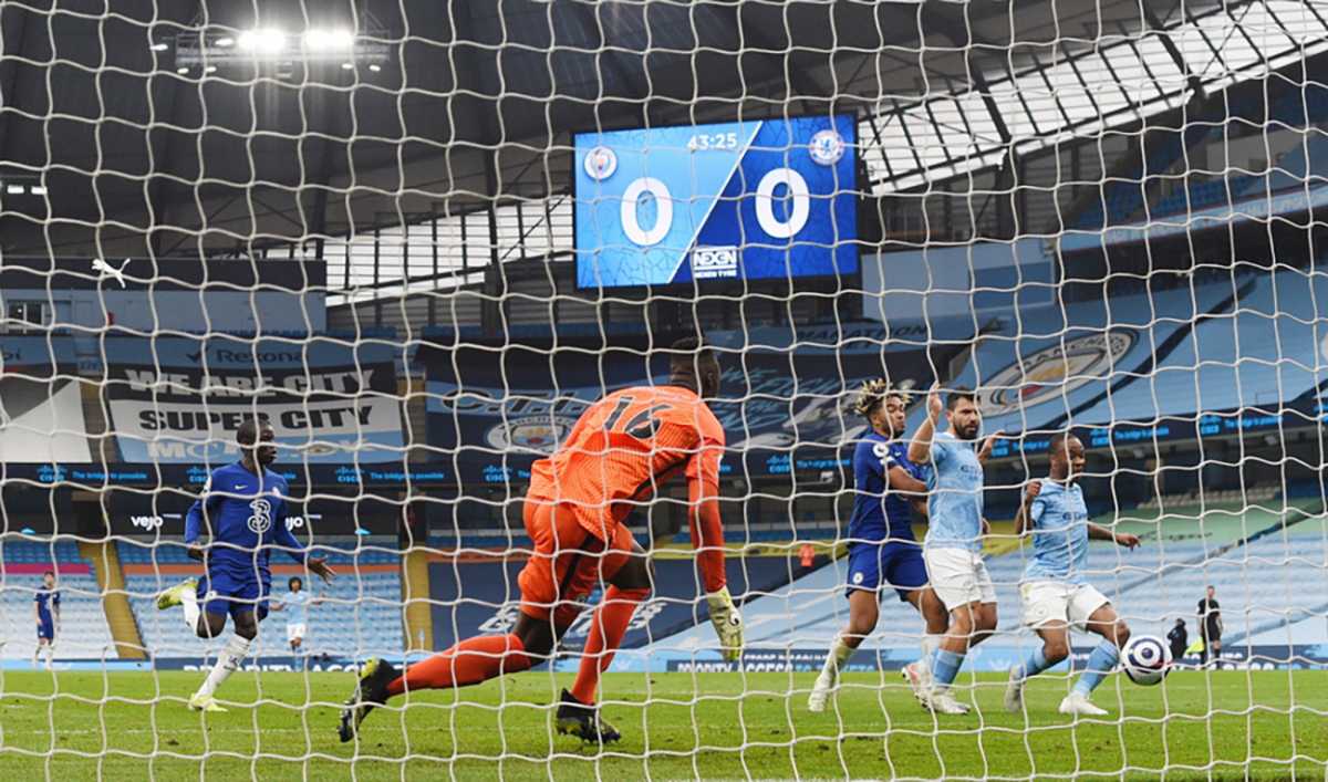epa09186027 Raheem Sterling of Manchester City (R) scores his team's opening goal during the English Premier League soccer match between Manchester City and Chelsea FC in Manchester, Britain, 08 May 2021.  EPA