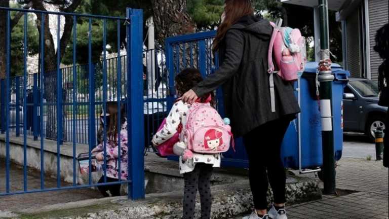 Κορονοϊός – Λινού για άνοιγμα σχολείων: Ένα τμήμα μπορεί να κολλήσει 150 άτομα