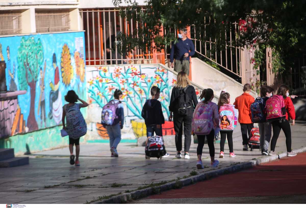 Θεσσαλονίκη: «Πόρτα» σε μαθητές που πήγαν σχολείο χωρίς το αποτέλεσμα του self test (video)