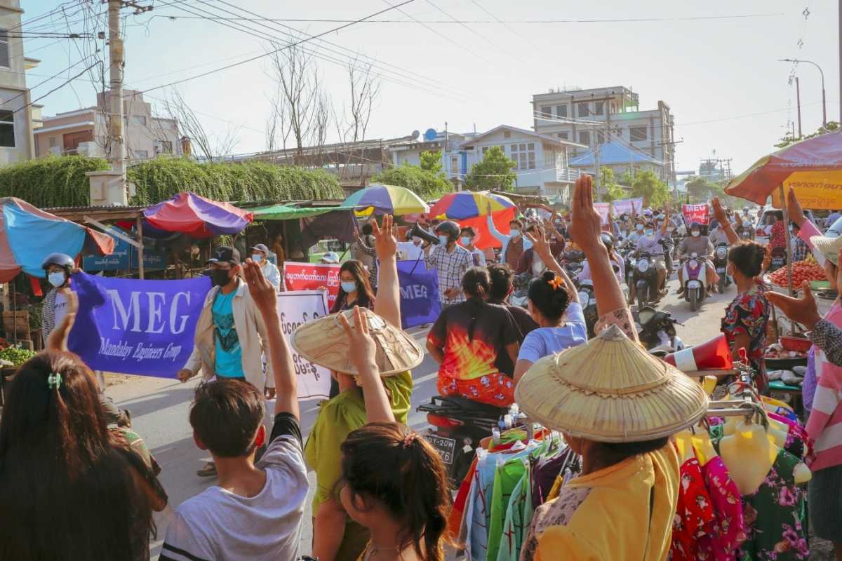 Μιανμάρ: Νέες διαδηλώσεις έξι μήνες μετά το στρατιωτικό πραξικόπημα