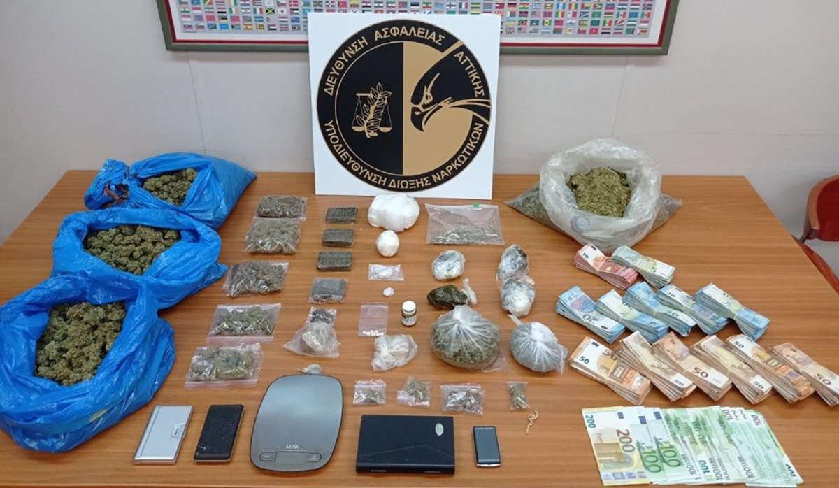 Είχαν γεμίσει κοκαΐνη, χασίς και Ecstacy τα νότια προάστια – Συλλήψεις στην Γλυφάδα