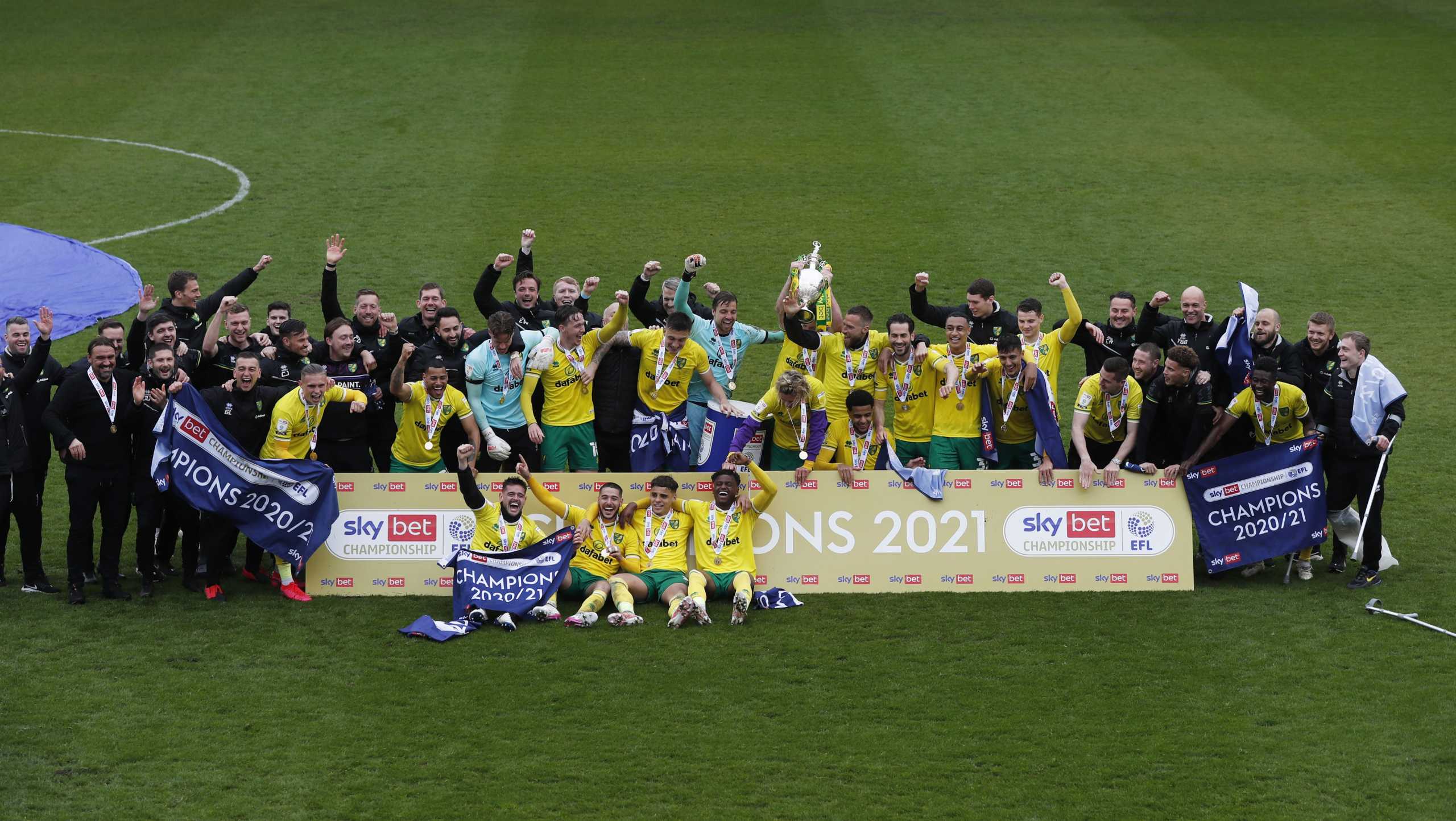 Soccer Football - Championship - Barnsley v Norwich City - Oakwell, Barnsley, Britain - May 8, 2021 Norwich City celebrate winning the Championship with the trophy Action Images via Reuters