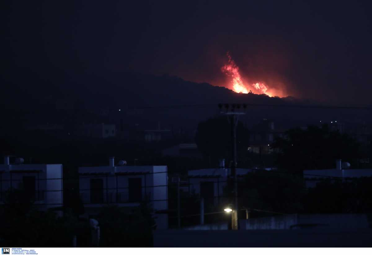 Φωτιά στα Μέγαρα: Ολονύχτια αγωνία για αναζωπυρώσεις – Στάχτη πάνω από 55.000 στρέμματα