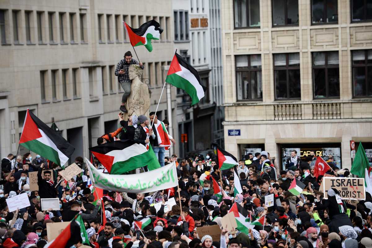 Pro-Palestine supporters take part in a protest in Brussels, Belgium May 15, 2021. REUTERS
