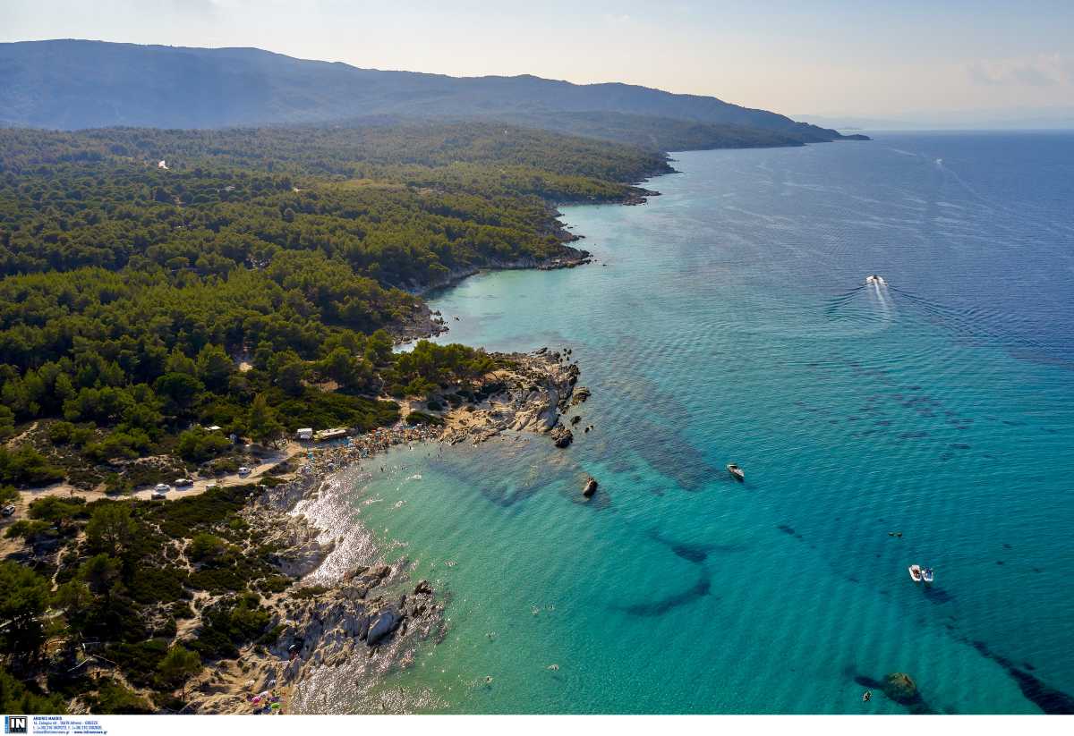 Γαλάζιες Σημαίες 2021: Στη δεύτερη θέση η Ελλάδα – Οι 545 βραβευμένες παραλίες
