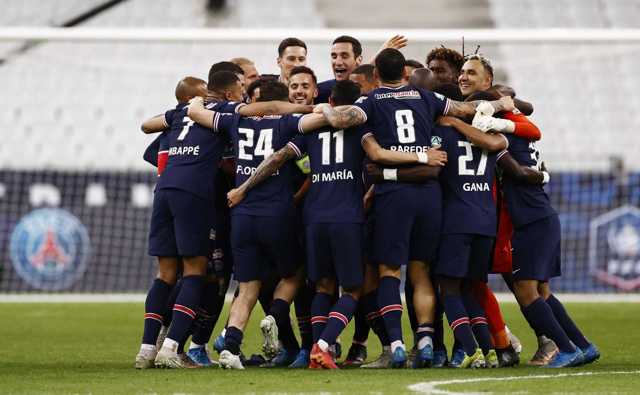 Soccer Football - French Cup Final - AS Monaco v Paris St Germain - Stade de France, Saint-Denis, France - May 19, 2021 Paris St Germain players celebrate winning the French Cup REUTERS