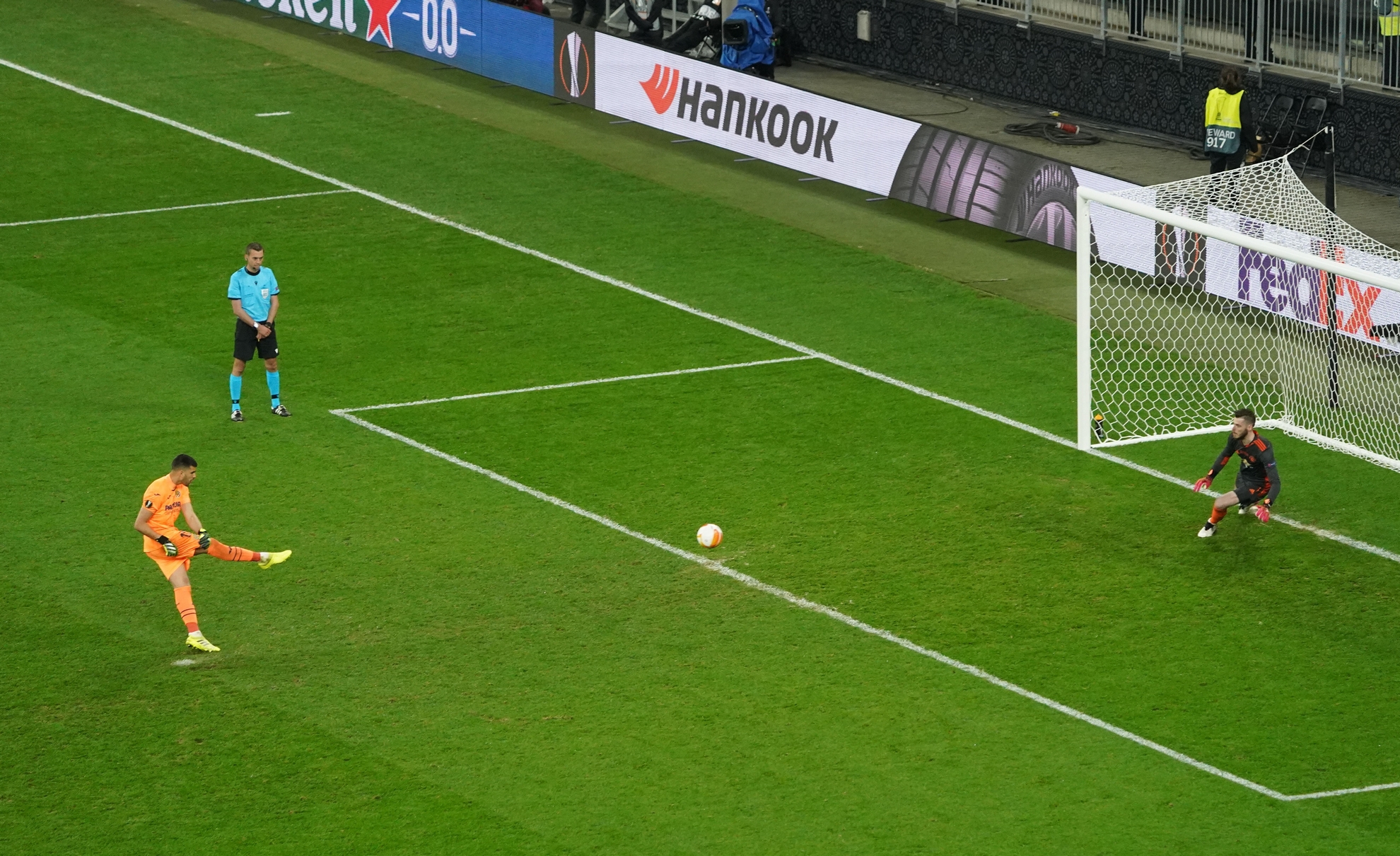 Soccer Football - Europa League Final - Villarreal v Manchester United - Polsat Plus Arena Gdansk, Gdansk, Poland - May 26, 2021 Villarreal's Geronimo Rulli scores his penalty during the shootout Pool via REUTERS