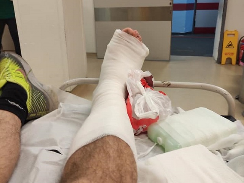 Χανιά: Παρέσυρε και εγκατέλειψε πεζό – Η έκκληση του τραυματία μέσα από το νοσοκομείο (pics)
