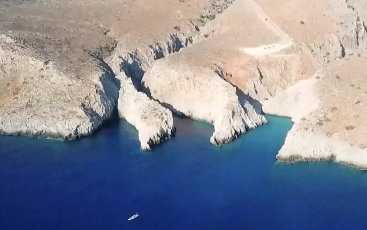 Ελληνικές παραλίες: Η παραλία του «Στέφανου» με τα καταγάλανα νερά