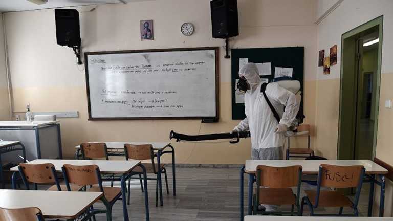 Κορονοϊός: Τα «εμπόδια» στους ανεμβολίαστους εκπαιδευτικούς και το παρασκήνιο της απόφασης