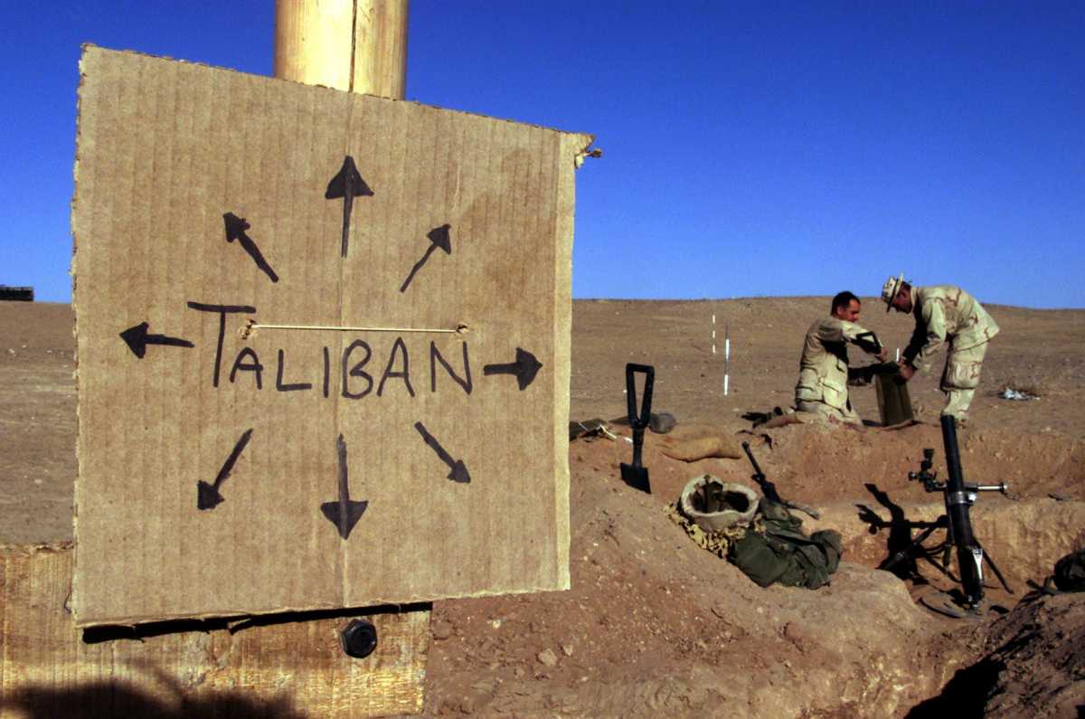 Διαβόητος πολέμαρχος επιστρέφει για να σώσει το προπύργιό του που απειλείται από τους Ταλιμπάν