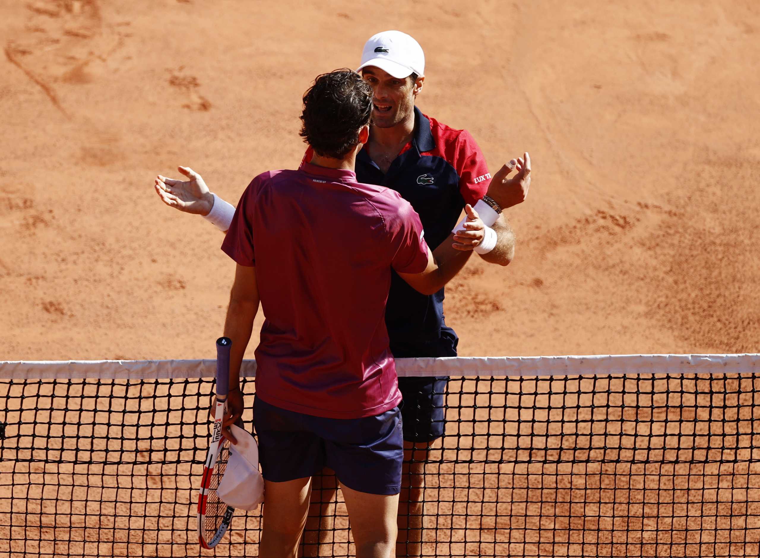 Tennis - French Open - Roland Garros, Paris, France - May 30, 2021 Spain's Pablo Andujar shakes hands with Austria's Dominic Thiem after winning his first round match REUTERS