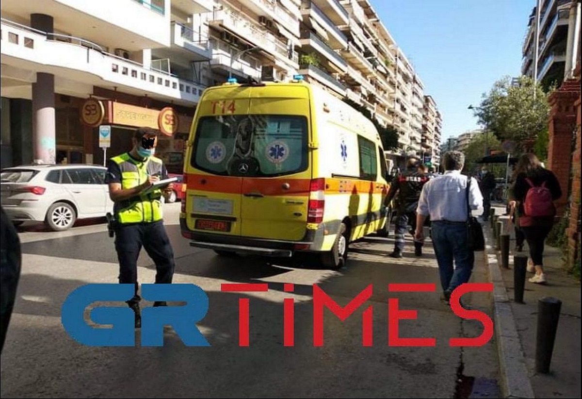 Θεσσαλονίκη: Μηχανάκι παρέσυρε κοπέλα (pics, vid)