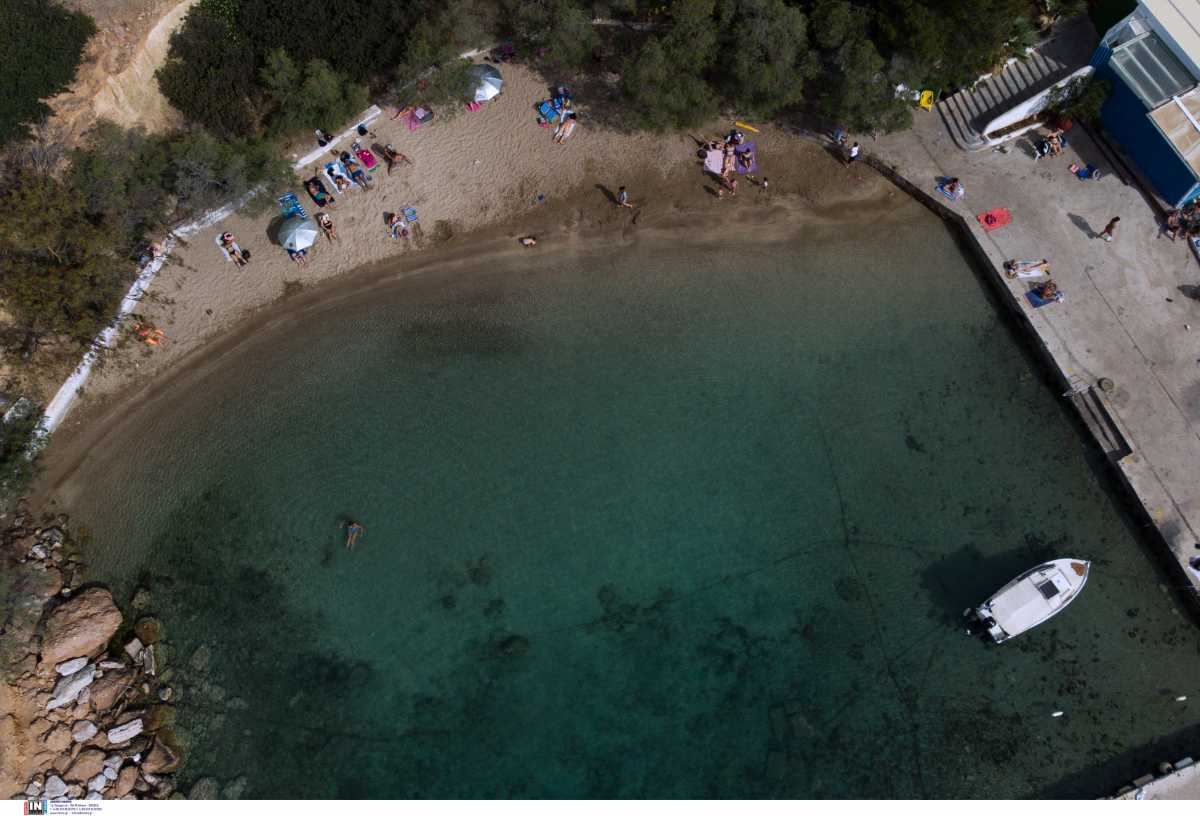 Βουλιαγμένη: Βρέθηκε περίστροφο στα βράχια της παραλίας