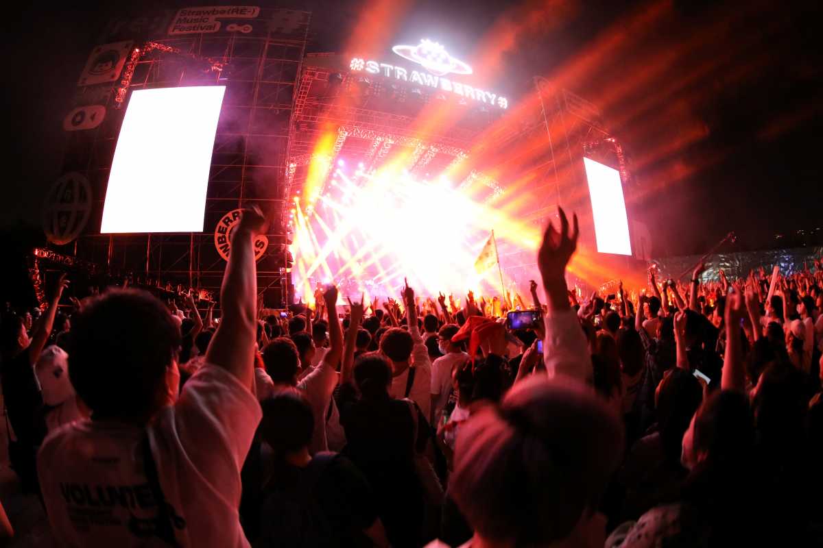 Η Γουχάν επιστρέφει στην κανονικότητα; Συναυλία με 11.000 θεατές- Και το «πείραμα» του Λίβερπουλ: Φεστιβάλ χωρίς μάσκες και 5.000 ανθρώπους (photos, BINTEO)