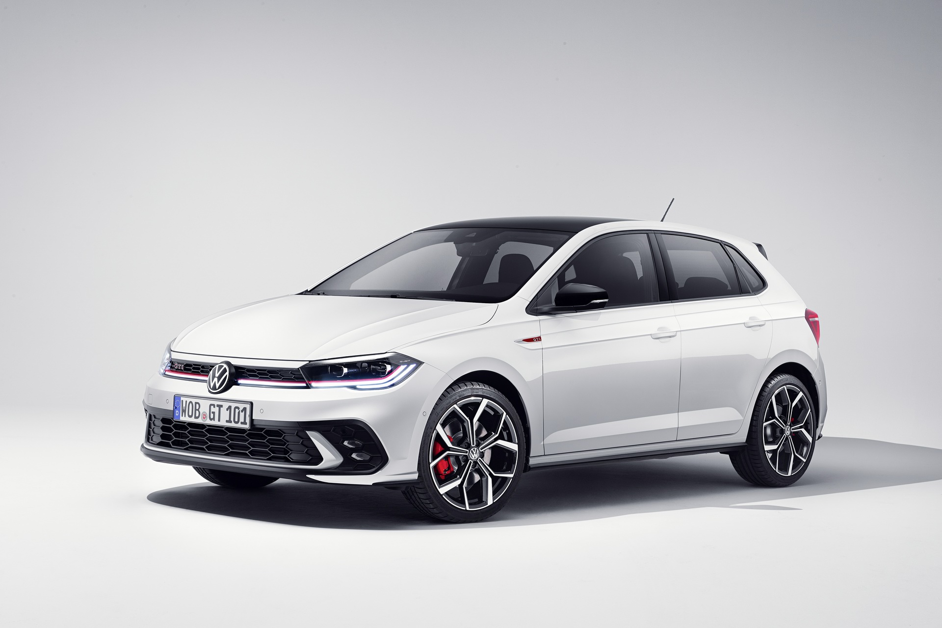 Νέο VW Polo GTI: Ανανεωμένη εμφάνιση και περισσότερα άλογα (pics)