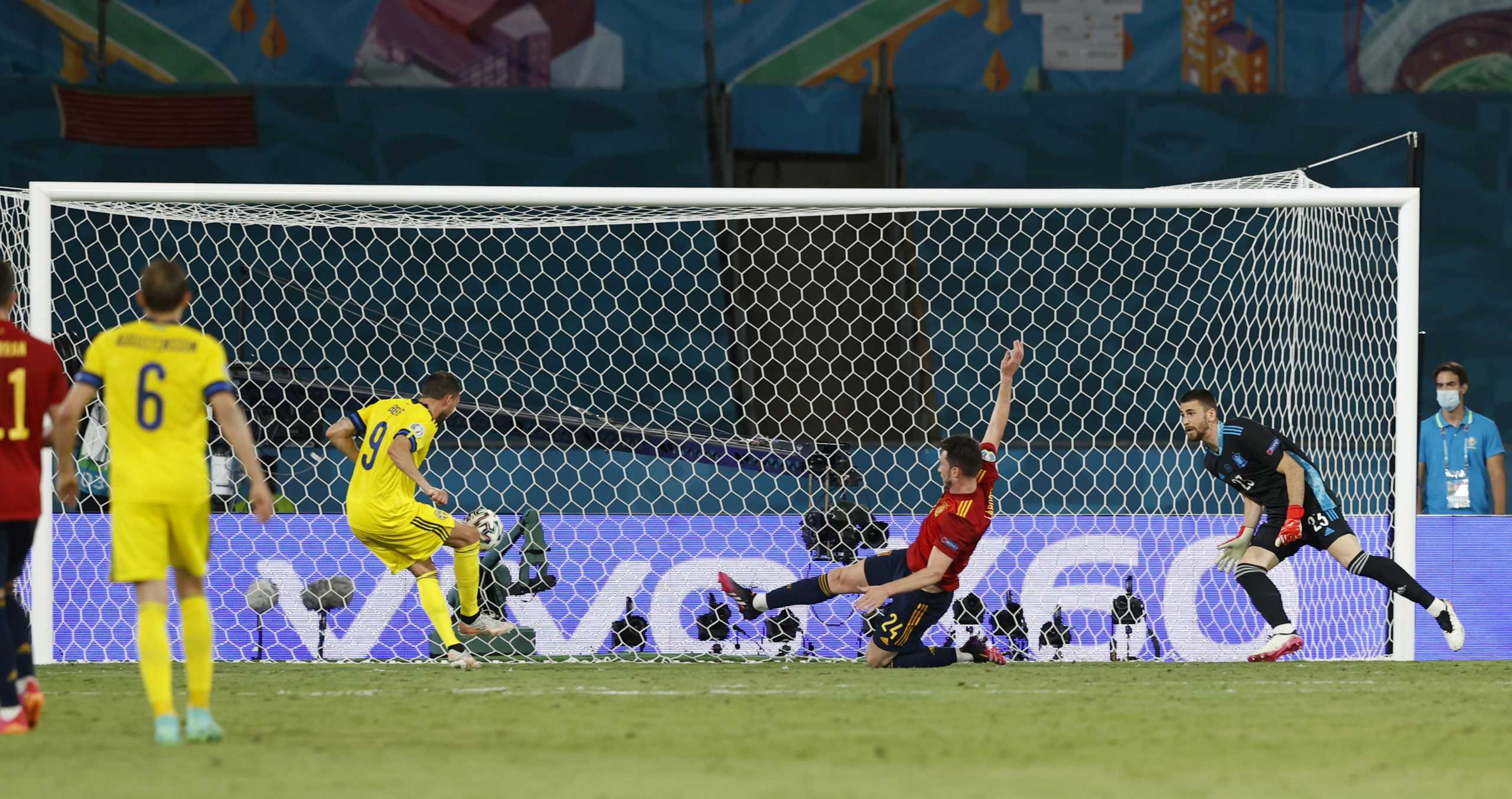 Soccer Football - Euro 2020 - Group E - Spain v Sweden - La Cartuja, Seville, Spain - June 14, 2021 Sweden's Marcus Berg shoots at goal Pool via REUTERS