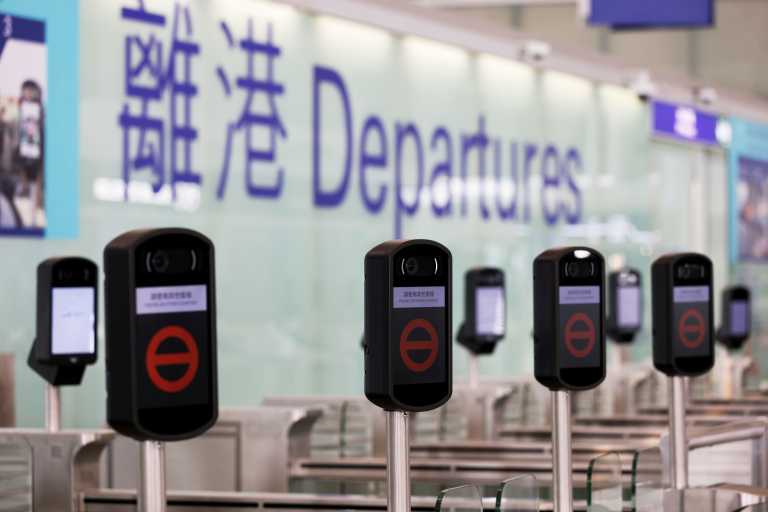 Χονγκ Κονγκ: Μπλόκο στις πτήσεις από Ηνωμένο Βασίλειο λόγω μετάλλαξης Δέλτα