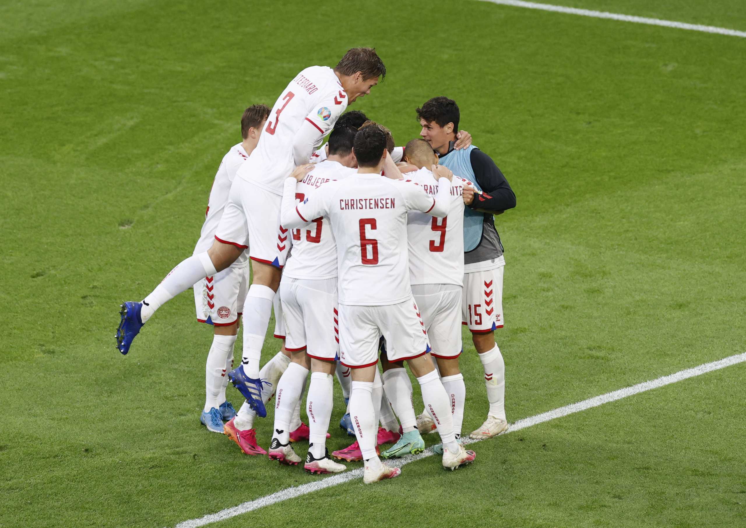 Soccer Football - Euro 2020 - Round of 16 - Wales v Denmark - Johan Cruijff ArenA, Amsterdam, Netherlands - June 26, 2021  Denmark's Kasper Dolberg celebrates scoring their second goal with teammates Pool via REUTERS