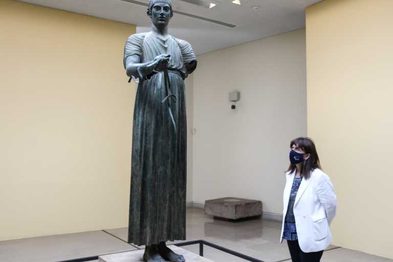 Σακελλαροπούλου: Στους Δελφούς η Πρόεδρος της Δημοκρατίας – Δείτε φωτογραφίες