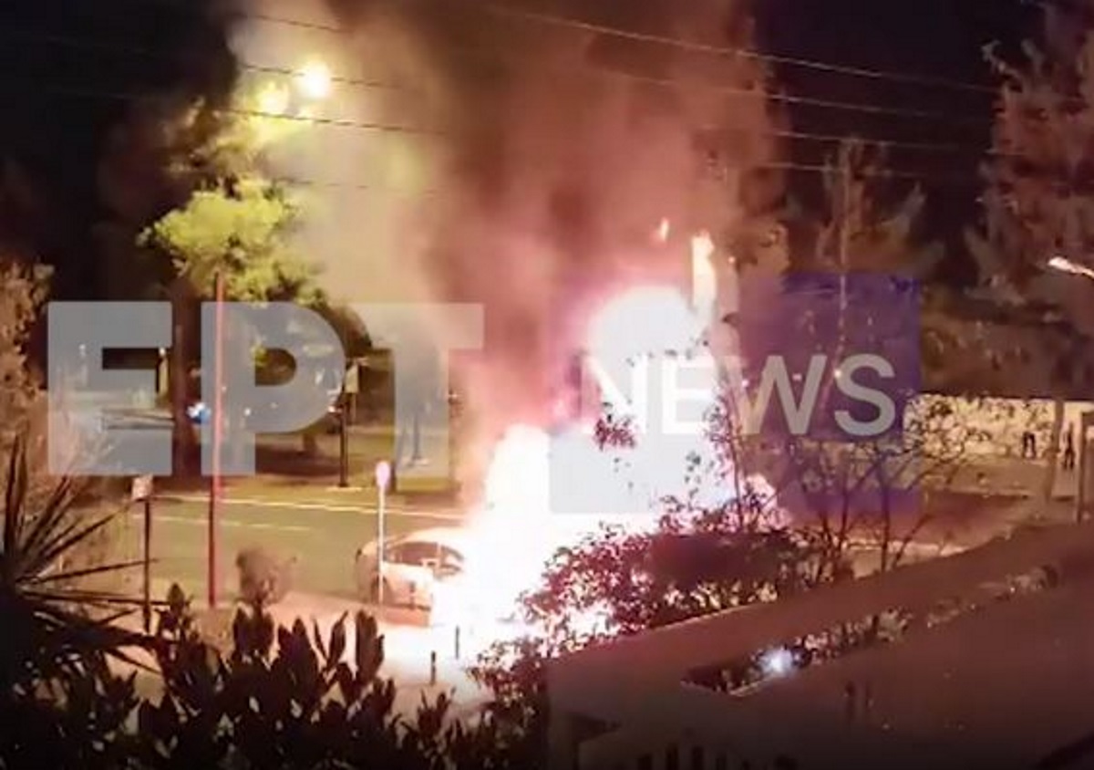 Βίντεο – ντοκουμέντο από το τροχαίο με τις εκρήξεις στο Καβούρι: Παρανάλωμα του πυρός τα αυτοκίνητα
