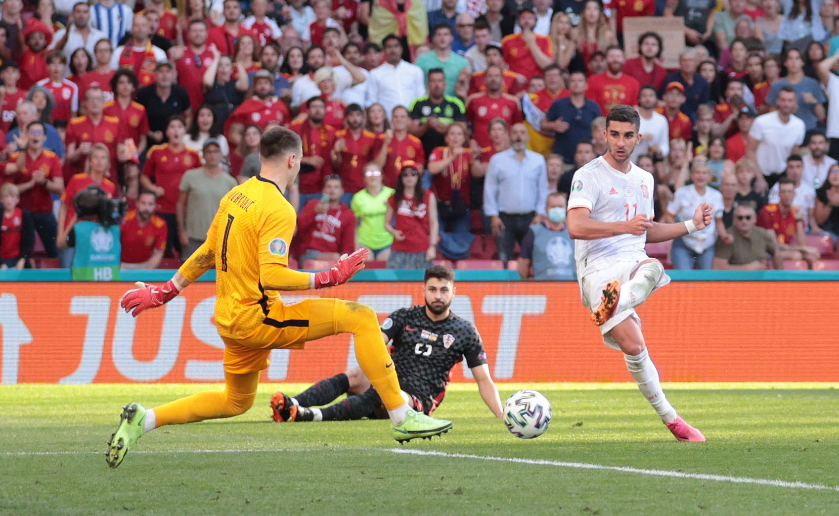 Soccer Football - Euro 2020 - Round of 16 - Croatia v Spain - Parken Stadium, Copenhagen, Denmark - June 28, 2021 Spain's Ferran Torres scores their third goal Pool via REUTERS
