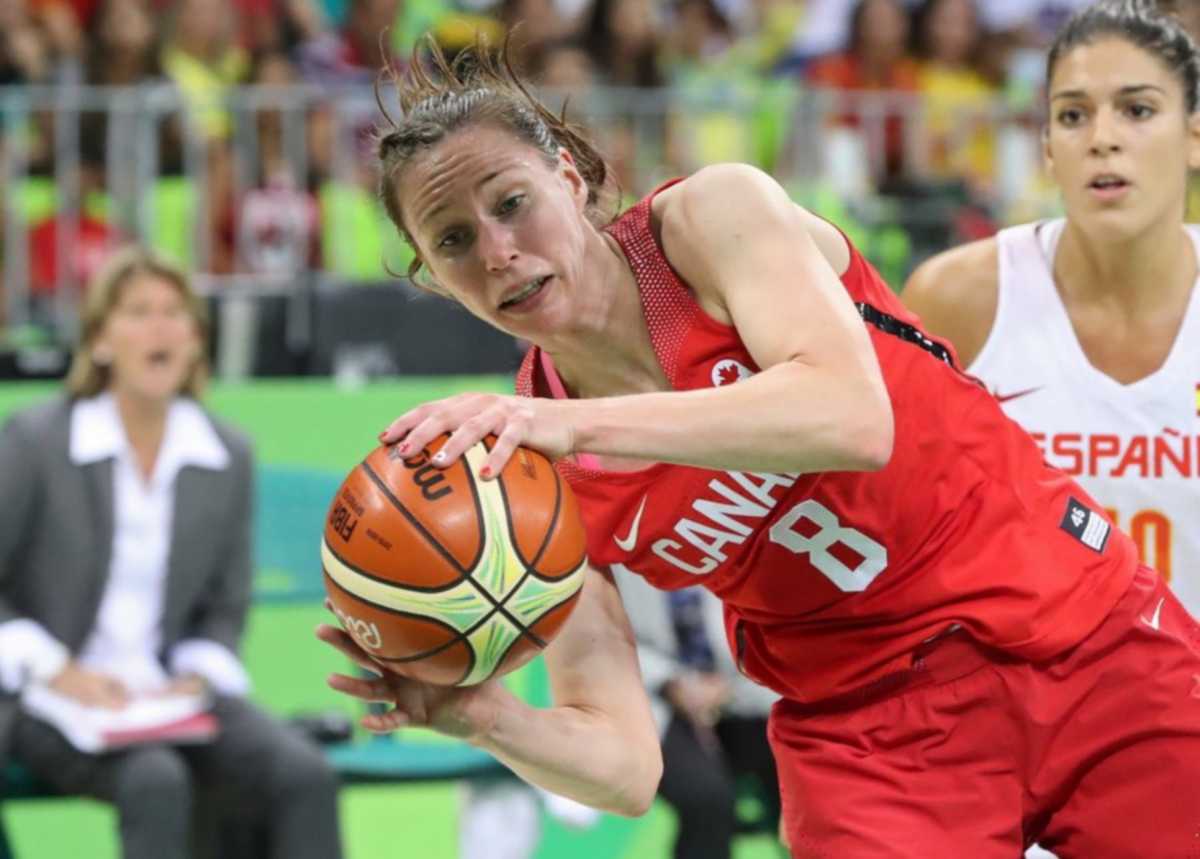 epa05485273 Kim Gaucher of Canada controls the ball during the women's preliminary round group B basketball game between Spain and Canada of the Rio 2016 Olympic Games at the Youth Arena in Deodoro, Rio de Janeiro, Brazil, 14 August 2016.  EPA