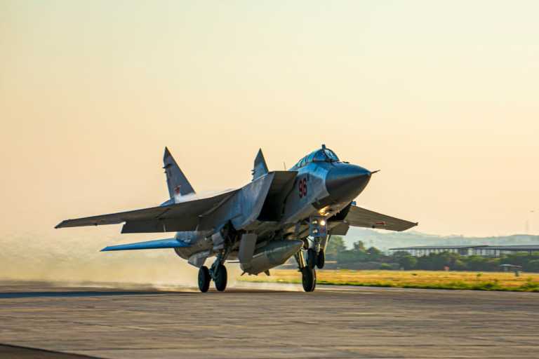 Ρωσία: Μετακίνησε τρία πάνοπλα MiG-31 στο Καλίνινγκραντ, ανάμεσα σε Πολωνία και Λιθουανία