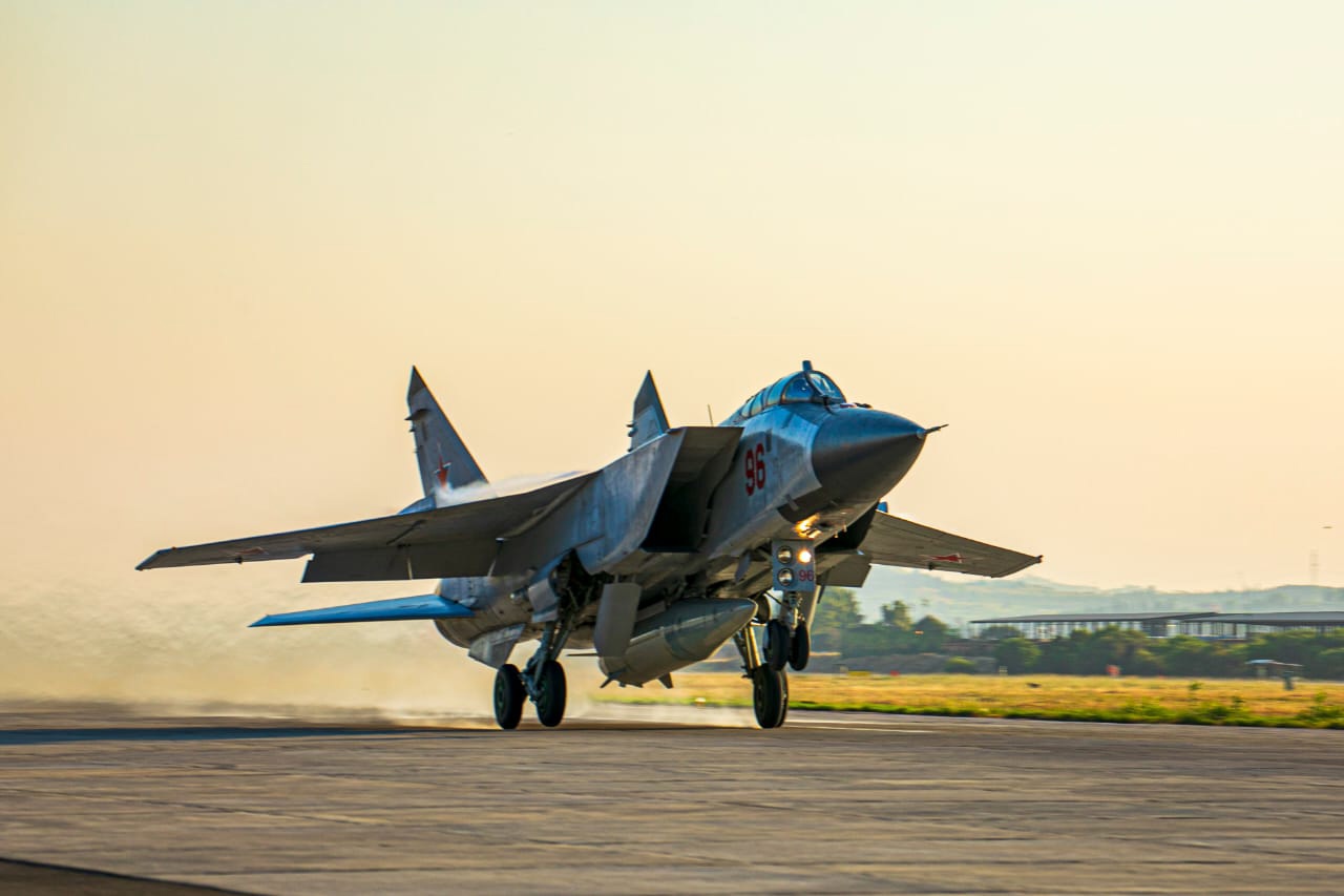 MiG-31: Οι Ρώσοι «κυριαρχούν» στη Συρία με υπερηχητικούς βαλλιστικούς πυραύλους Kinzhal (pics,video)