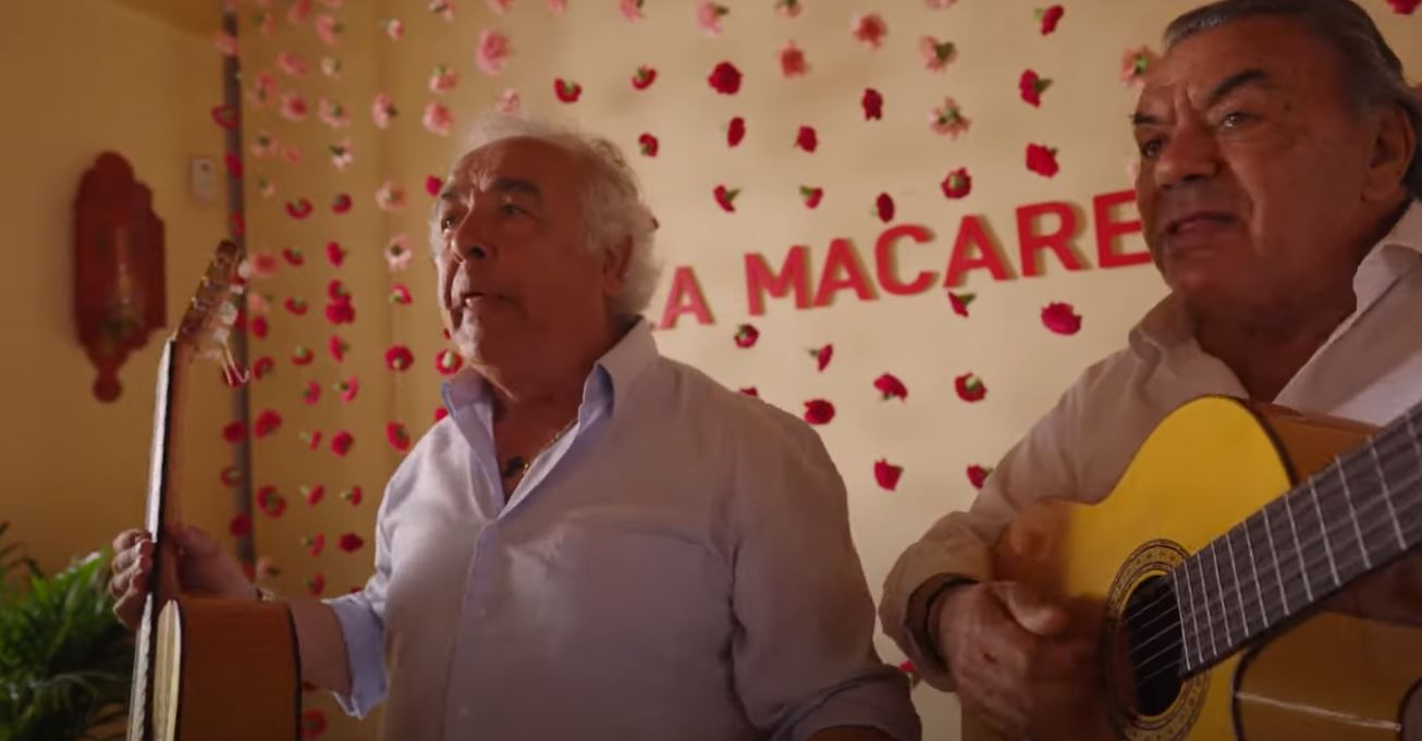 Το φαινόμενο «Macarena»… έγινε 25 χρονών – Κάντε μαθήματα στη βίλα των Los del Rio (vids, pics)