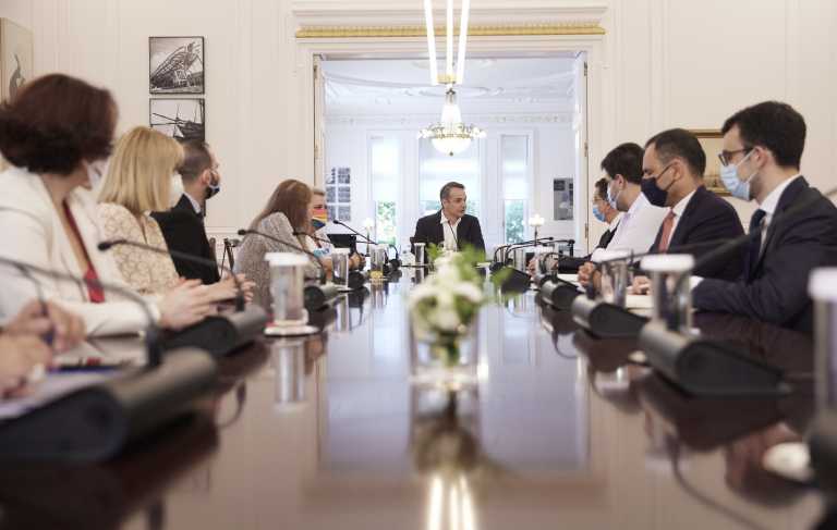 Μητσοτάκης με κοινότητα των ΛΟΑΤΚΙ+ - «Στηρίζουμε την πολυμορφία και την ισότητα» - «Στην Ελλάδα του 21ου αιώνα δεν χωράνε διαχωρισμοί» (pics)