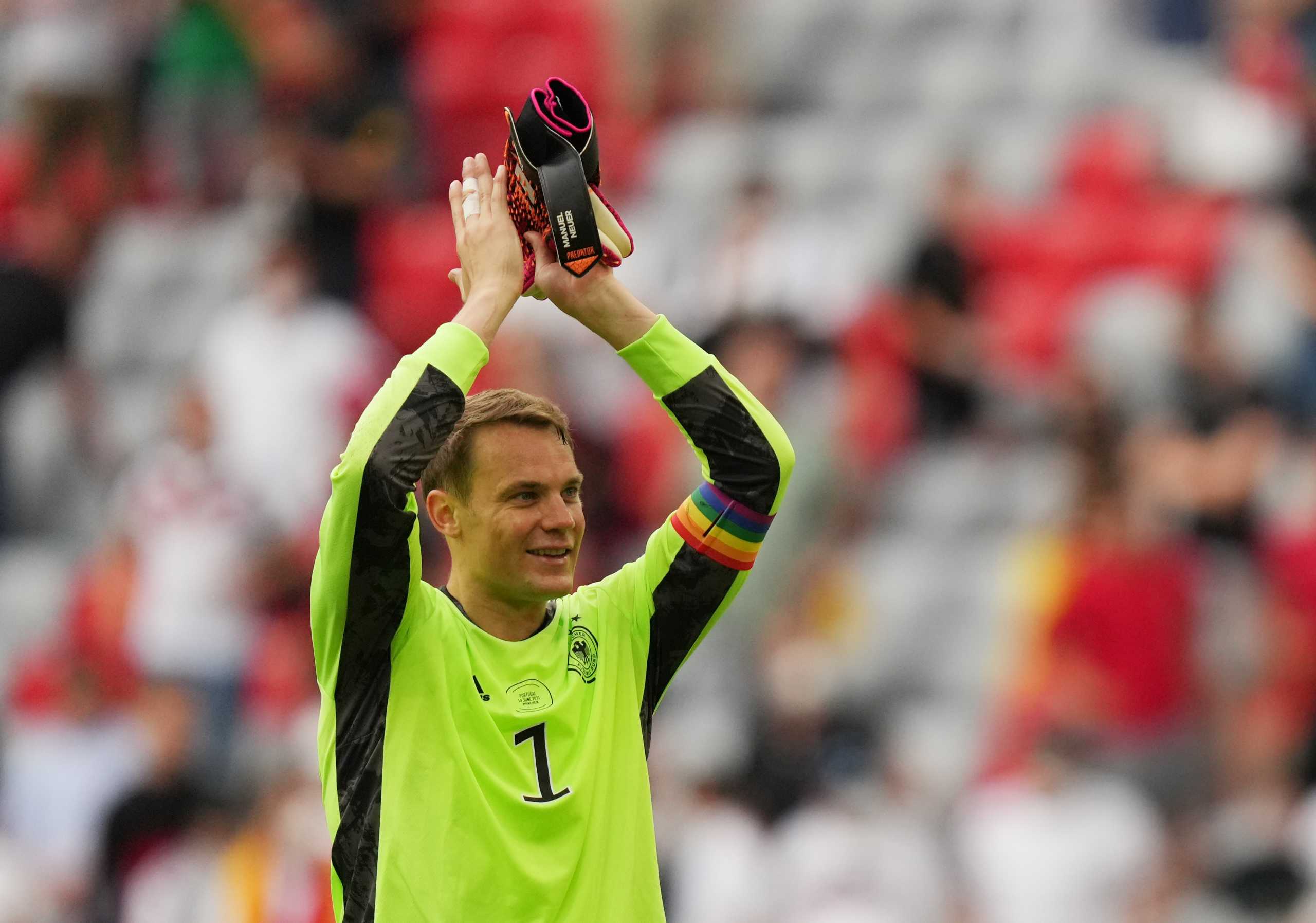 Soccer Football - Euro 2020 - Group F - Portugal v Germany - Football Arena Munich, Munich, Germany - June 19, 2021 Germany's Manuel Neuer applauds fans after the match Pool via REUTERS