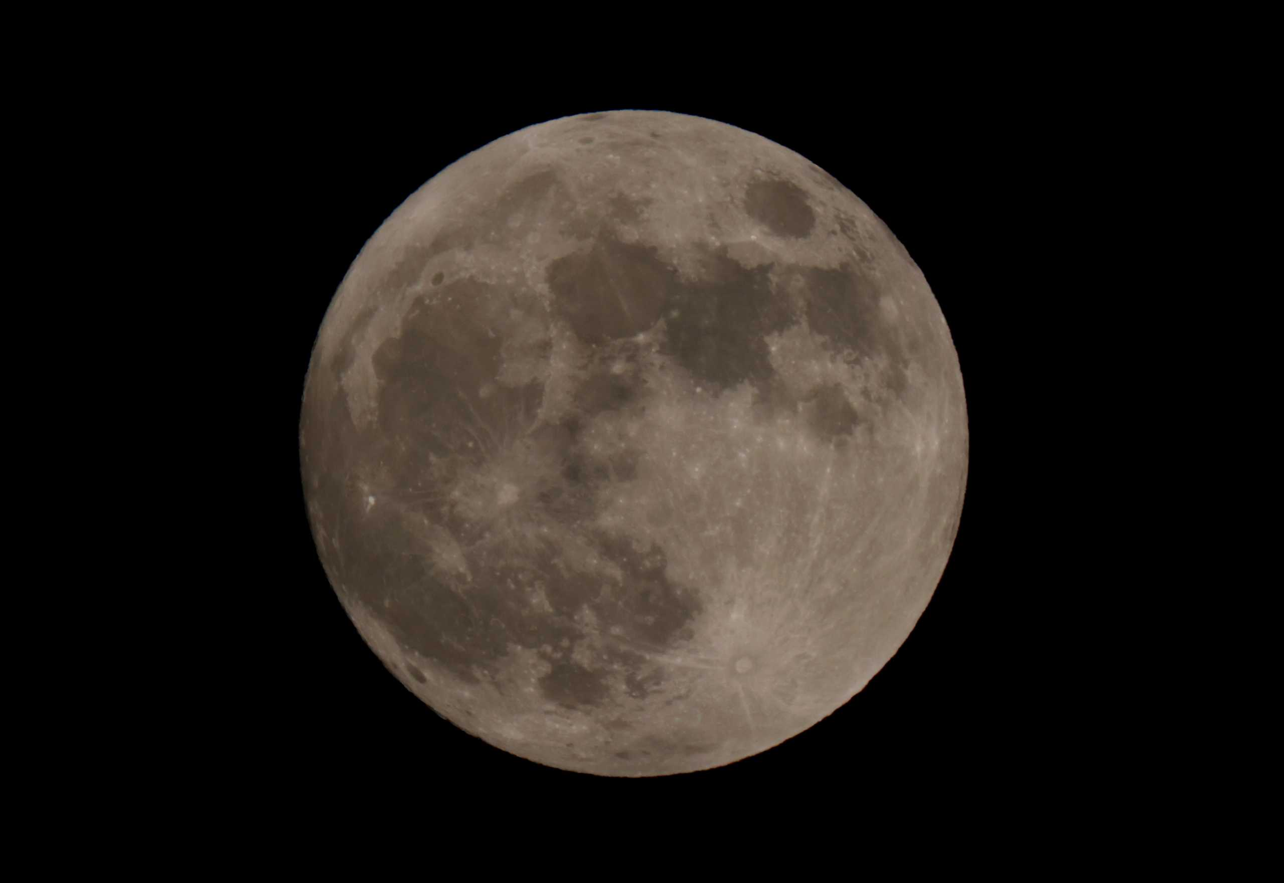 Σελήνη: Η πιο λεπτομερής φωτογραφία της μέσα από 250.000 πλάνα