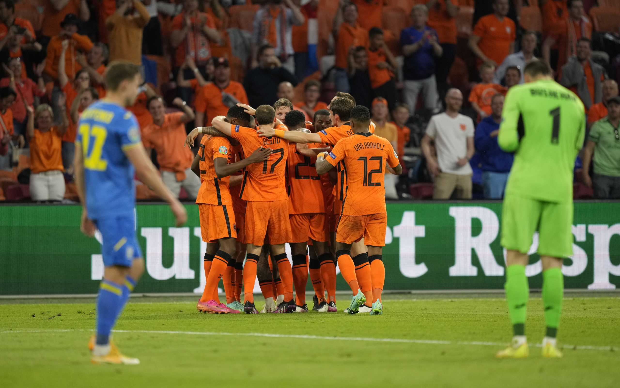 Soccer Football - Euro 2020 - Group C - Netherlands v Ukraine - Johan Cruyff Arena, Amsterdam, Netherlands - June 13, 2021 Netherlands' Wout Weghorst celebrates scoring their second goal with teammates Pool via REUTERS