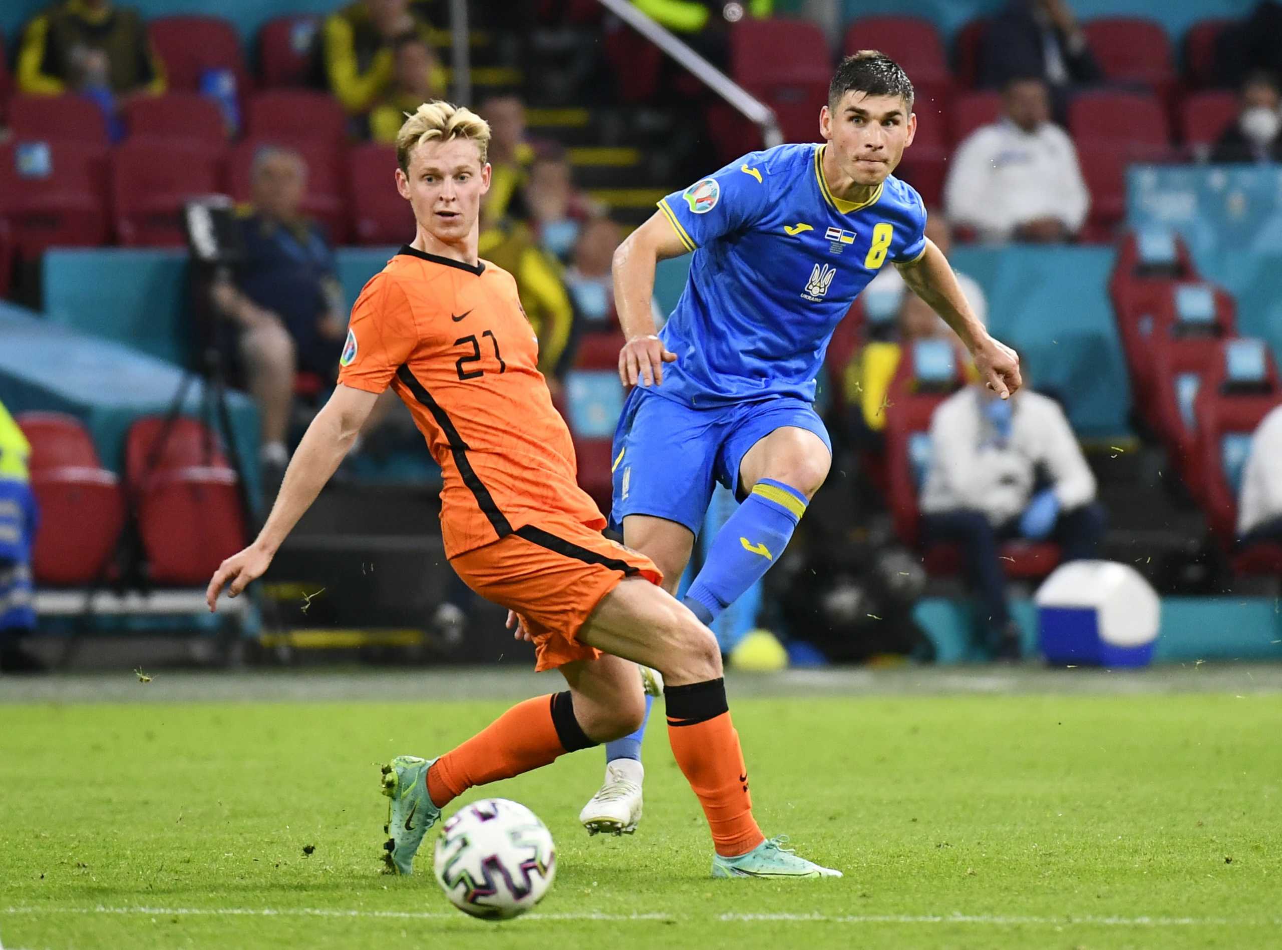 Soccer Football - Euro 2020 - Group C - Netherlands v Ukraine - Johan Cruyff Arena, Amsterdam, Netherlands - June 13, 2021 Ukraine's Ruslan Malinovskyi in action with Netherlands' Frenkie de Jong Pool via REUTERS