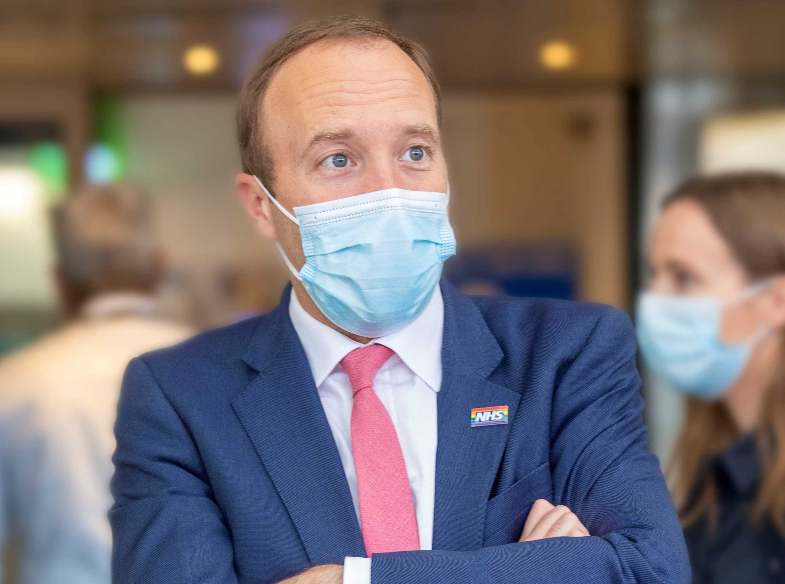 Παραιτήθηκε ο υπουργός Υγείας της Βρετανίας μετά τα… θερμά φιλιά