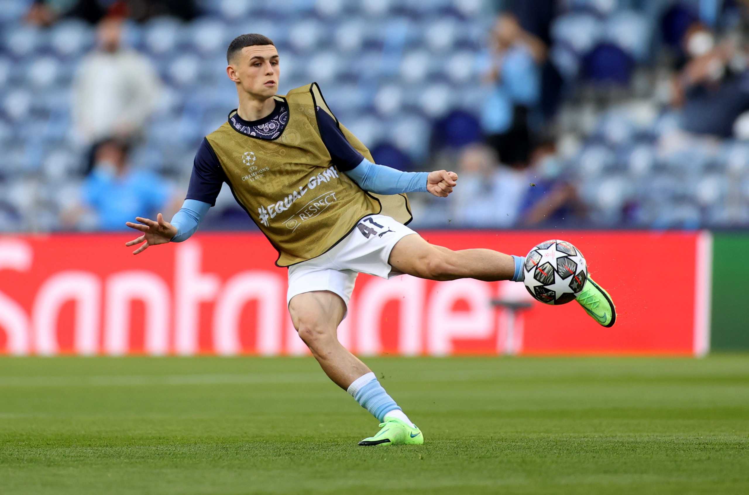 Soccer Football - Champions League Final - Manchester City v Chelsea - Estadio do Dragao, Porto, Portugal - May 29, 2021  Manchester City's Phil Foden during the warm up before the match Pool via REUTERS