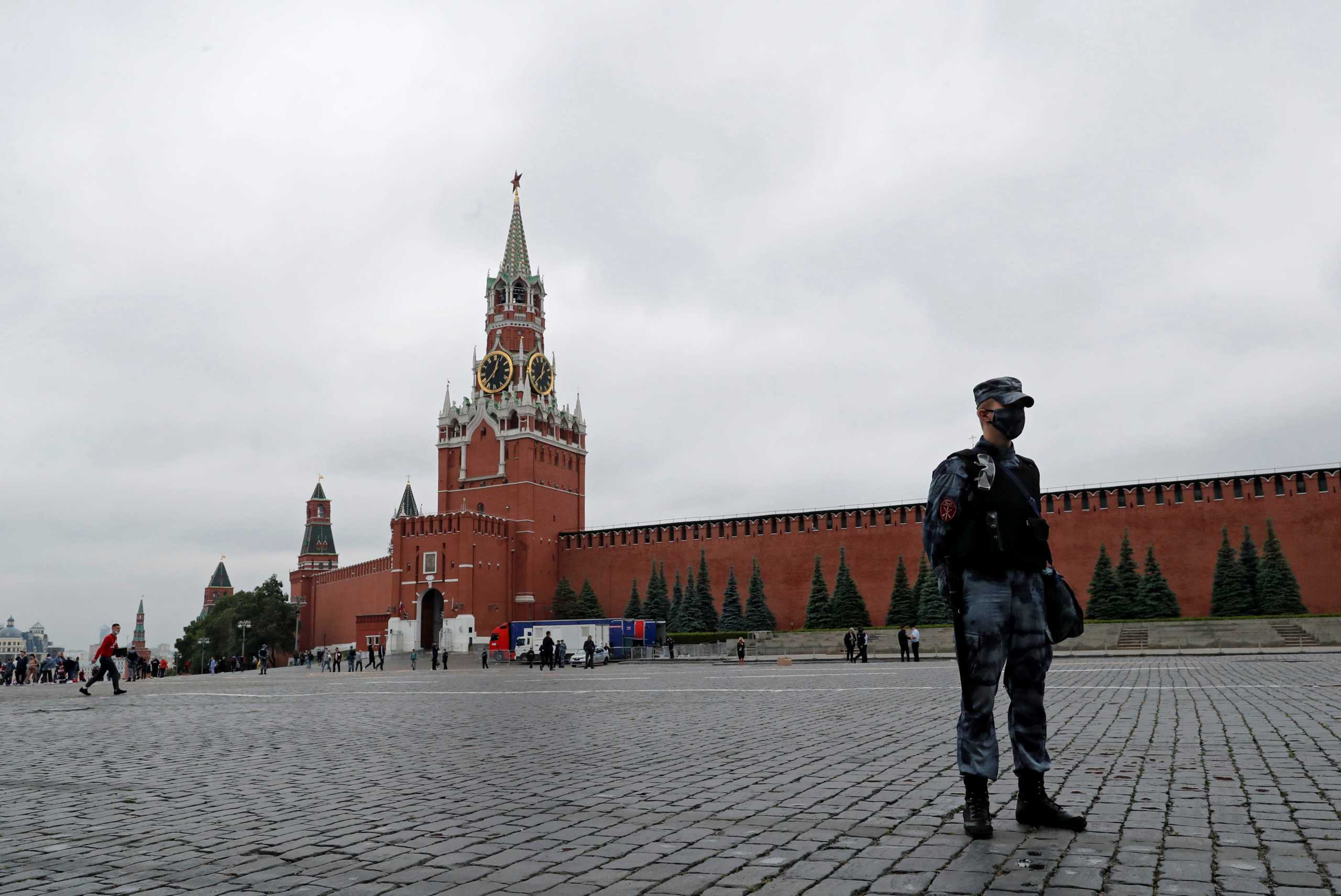 Красная площадь санкт петербург. М Лохин на красной площади. Хасбик на красной площади. Охрана красной площади. ВТС на красной площади.