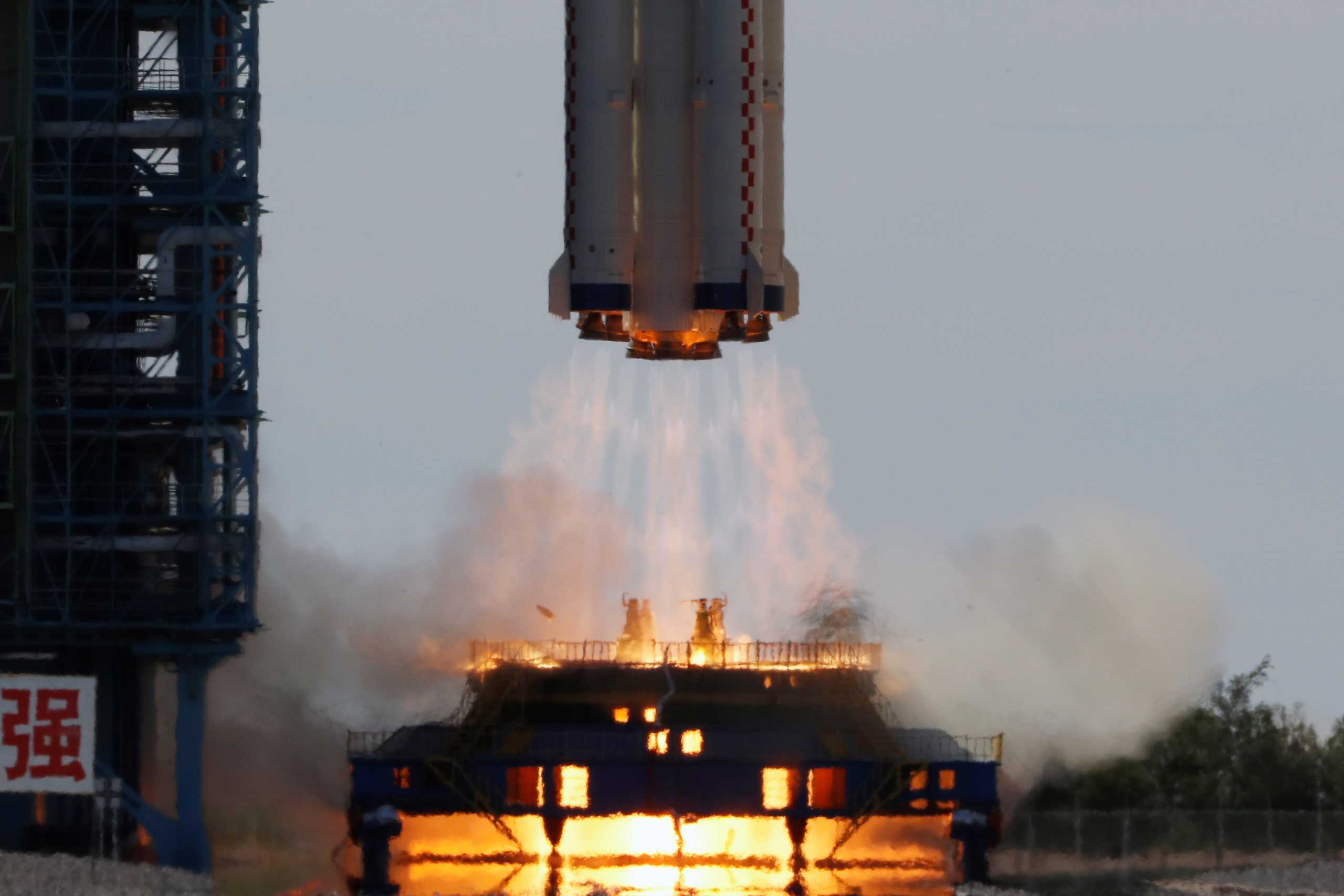 Προσδέθηκε στον διαστημικό σταθμό το επανδρωμένο κινεζικό διαστημόπλοιο Σεντζού-12