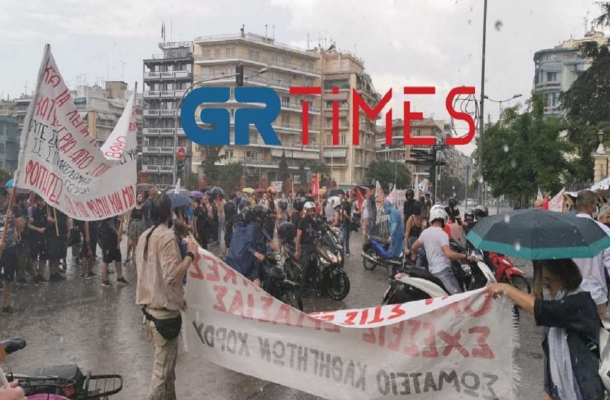 Απεργία – Θεσσαλονίκη: Μέσα σε καταιγίδα οι πορείες για τα εργασιακά (video)