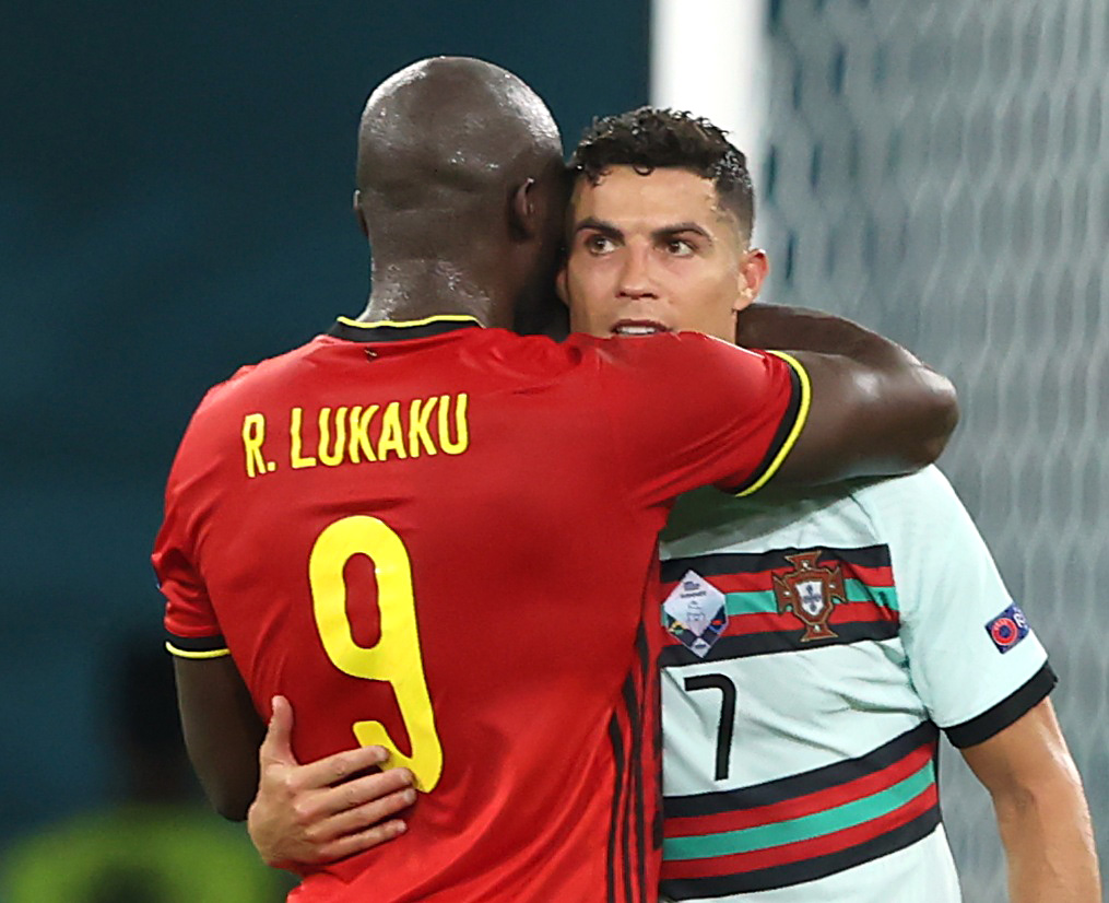 Soccer Football - Euro 2020 - Round of 16 - Belgium v Portugal - La Cartuja Stadium, Seville, Spain - June 27, 2021 Belgium's Romelu Lukaku and Portugal's Cristiano Ronaldo after the match Pool via REUTERS