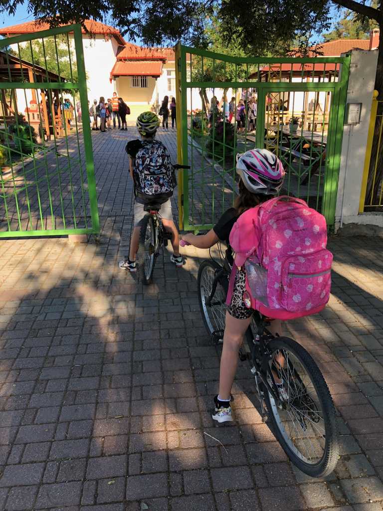 Χαλκιδική: Αυτό είναι το σχολείο της Ολύνθου που οι περισσότεροι μαθητές φτάνουν με ποδήλατα