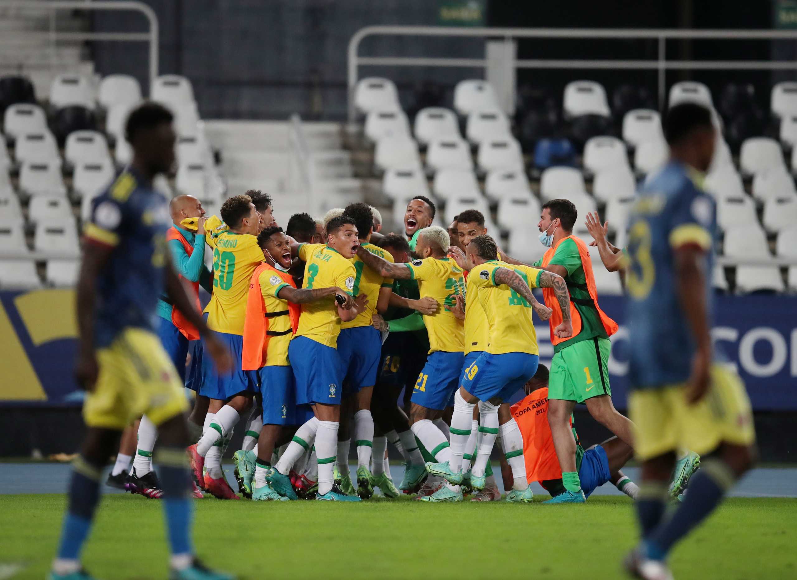 Soccer Football - Copa America 2021 - Group B - Brazil v Colombia - Estadio Nilton Santos, Rio de Janeiro, Brazil - June 23, 2021 Brazil players celebrate after the match REUTERS